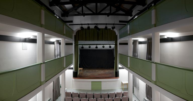 Goro, Teatro Comunale R. Ricci, il palcoscenico visto dalla galleria (Foto Andrea Scardova, IBC), 2014